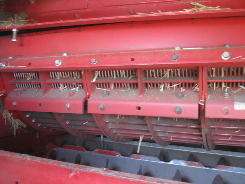 Combines & Harvesting Equipment  Case IH 2166 Combine   Photo